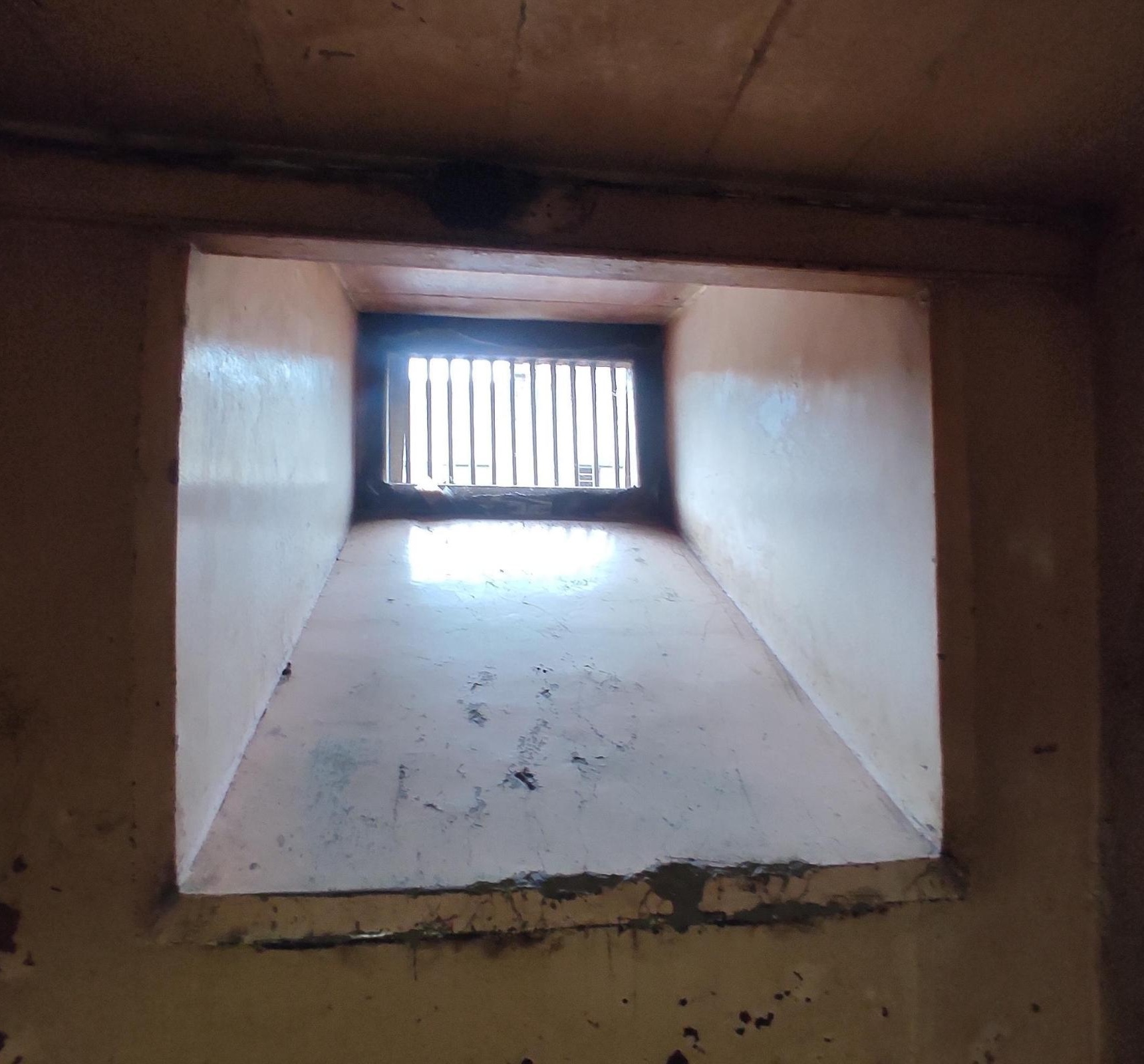 The windows on the upper floor, with slanted construction allowing for maximum sunlight. The design on the windows is simpler than the grand windows on the ground floor.(Source: CKA Archives)