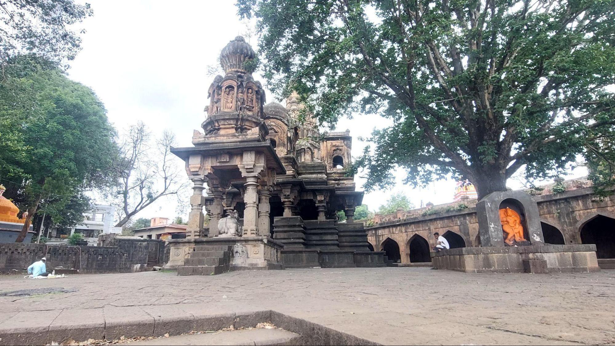 Vishveshwar Mandir at Sangam Mahuli, built in 1735 CE by Shripatrao Pant Pratinidhi in Hemadpanthi style. (Source: CKA Archives)