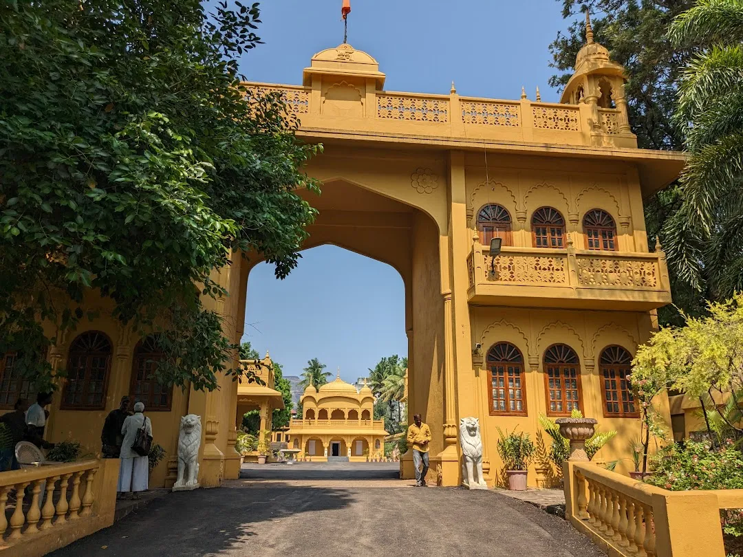Jalmandir Palace, Satara, the present residence of Chhatrapati Udayanraje Bhosale, with gardens and Jagdamba Mata Mandir within the complex.