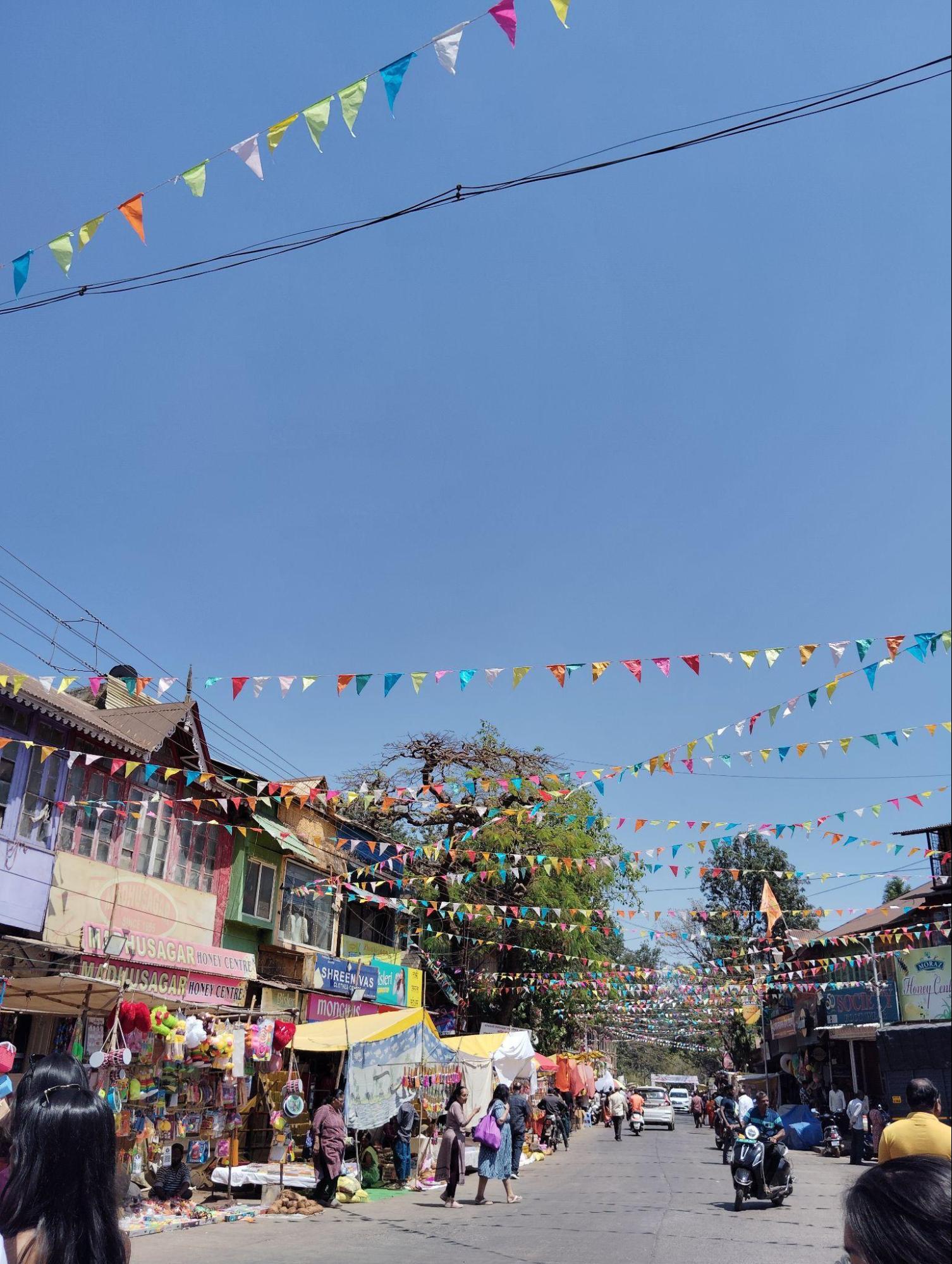 Panchgani Market is a place of attraction at the hill station in Mahabaleshwar taluka. (Source: CKA Archives)