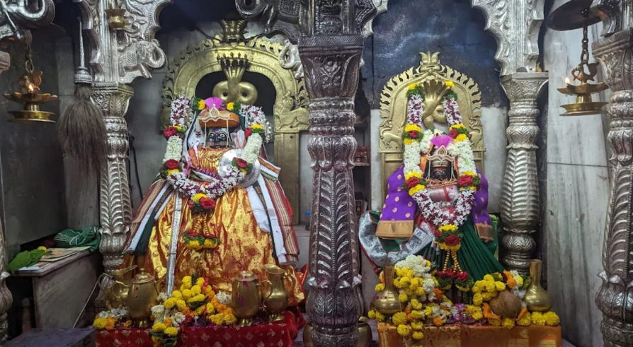 Stone murtis in the garbhagriha of Siddhanath Mandir, Mhaswad, known for its intricate craftsmanship.