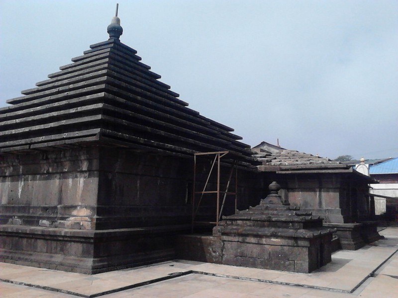 Mahabaleswar Mandir during the rains.