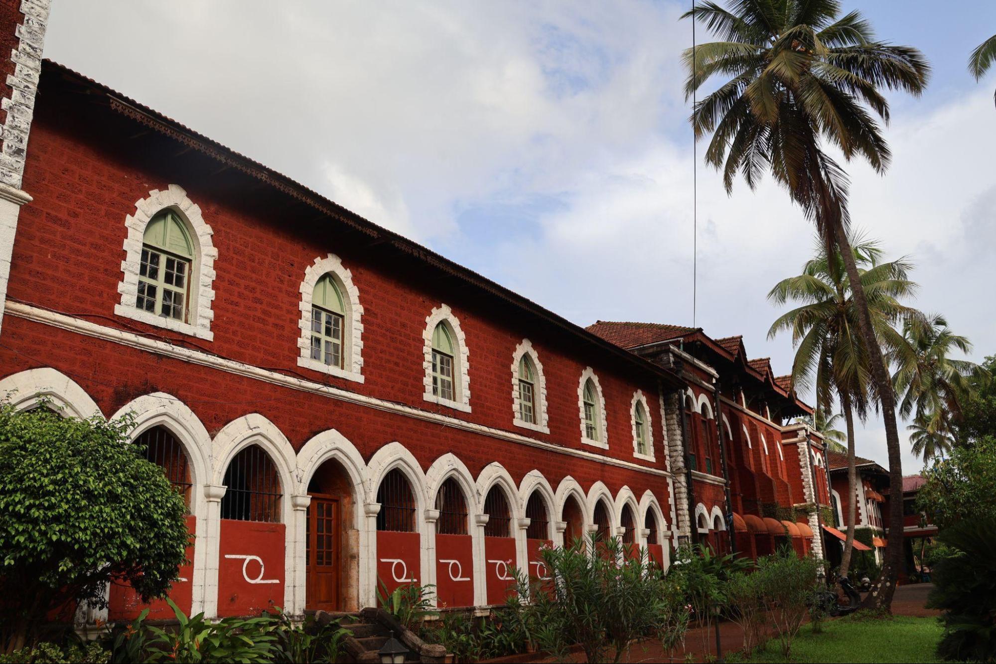 Side elevation of the facade of Sawantwadi Palace showcasing a blend of traditional wada-style planning with English-style arches. The use of locally sourced laterite stone (chira) reflects adaptation to regional materials and climate. (Source: CKA Archives)