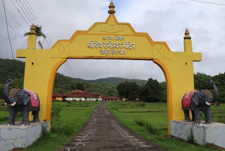 Entrance to Shri Dev Rameshwar Mandir, Rameshwar Wadi village, Sindhurdurg. (Source: CKA Archives)