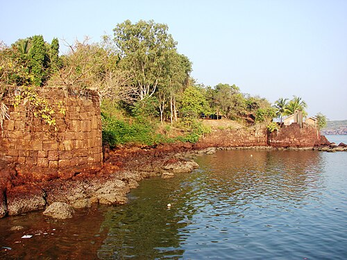 Outer wall of Devgad Fort, Sindhudurg, facing the sea, positioned along the edge of the headland.[2]
