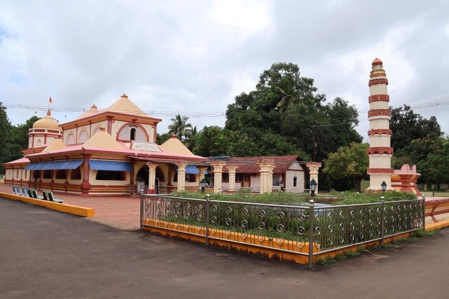 The exterior of the Sri Sateri Mandir, Vengurla, Sindhudurg district. (Source: CKA Archives)