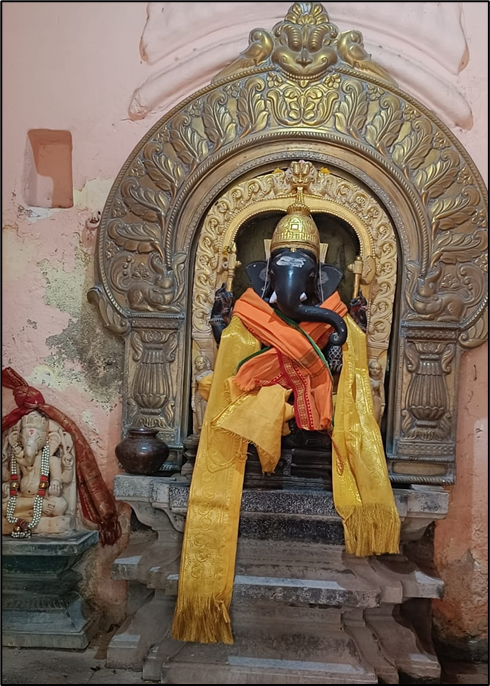 The murti of Shri Ganesh in the Ganesh Panchayatan Mandir at Akkalkot. (Source: CKA Archives)