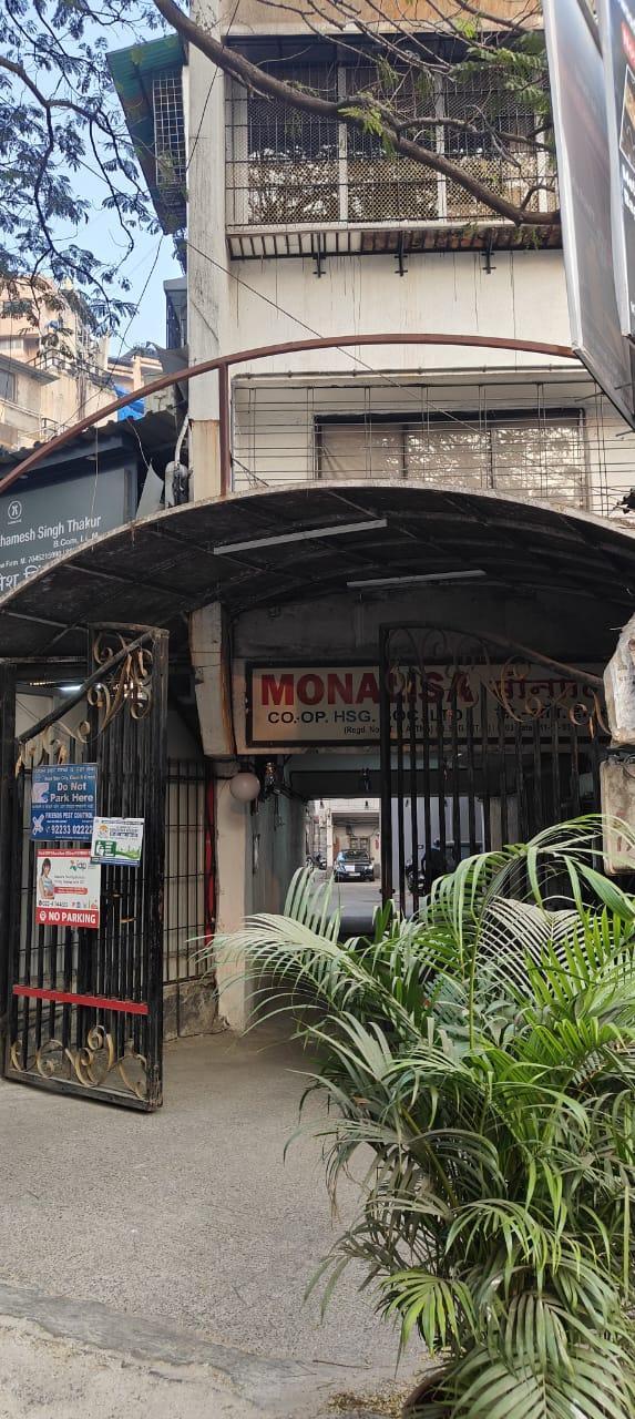 The residential entry is placed along a quieter side lane, offering privacy and separating it from the building’s commercial frontage. (Source: CKA Archives)