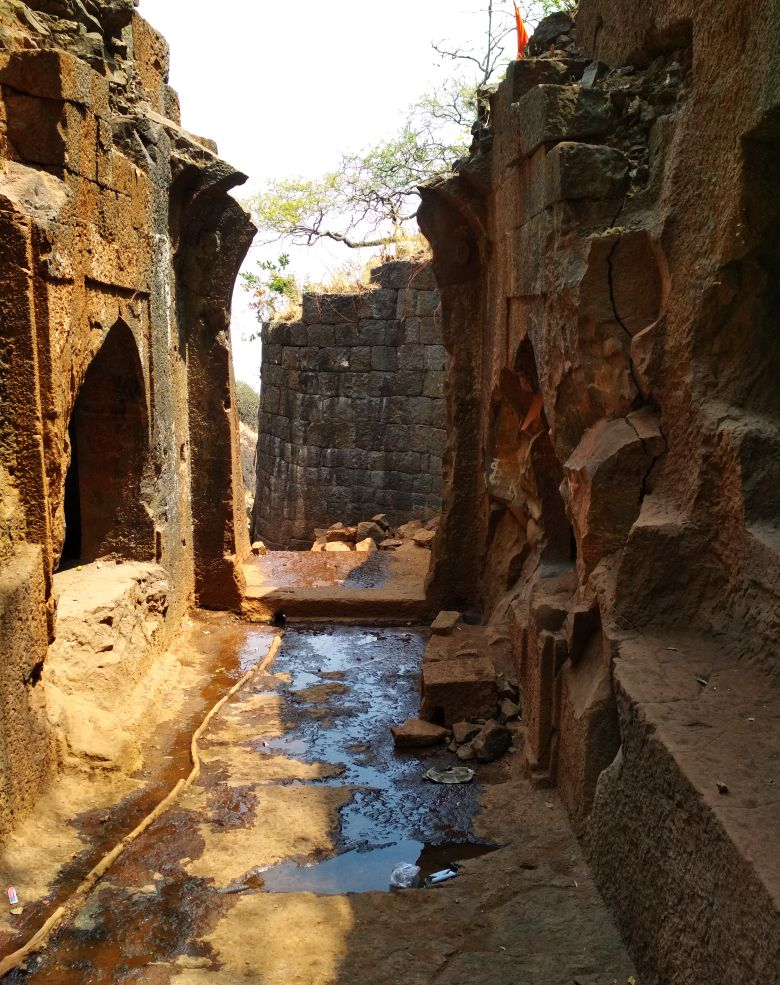 Remains of fortifications at Mahuli, which once overlooked the Konkan-Deccan trade route.[7]