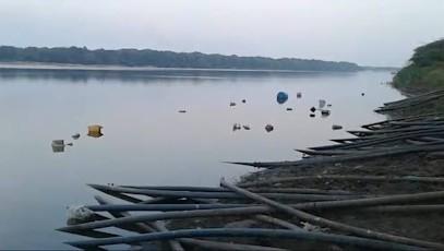 These pipes, on the banks of the Bhima River in Pedgaon, are used with the help of pumping motors to pump water directly into the fields for irrigation. (Source: CKA Archives)