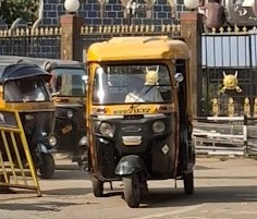 Tam-Tam rickshaw spotted near the Maliwada Bus Stop at Ahilyanagar. (Source: CKA Archives)