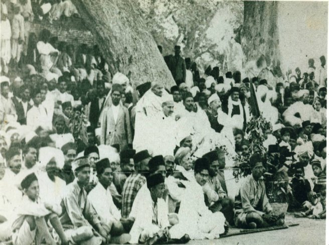 An archival photograph from 1926 shows Mahatma Gandhi with members of HVPM during the inauguration of their administrative building, underscoring the institution’s early prominence.