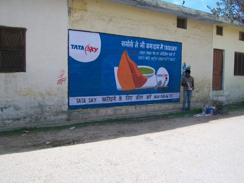Hand-painted wall advertisement for Tata Sky in Gondia.(Source: CKA Archives)