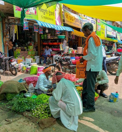 A farmer sells his produce directly to the consumers. (Source: CKA Archives)