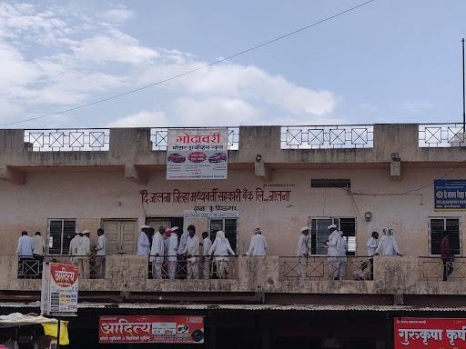 Farmers are waiting outside the bank to collect PM Kisan installments. (Source: CKA Archives)
