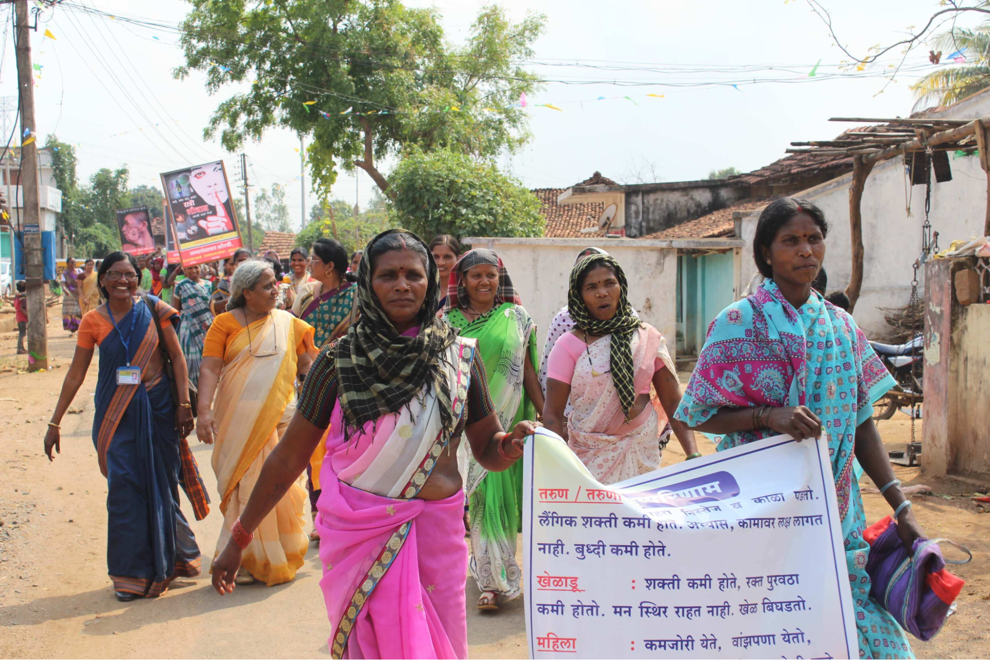 Community health workers and local women participating in a health awareness rally organized by Amhi Amchya Arogyasathi in Nagpur district.[4]