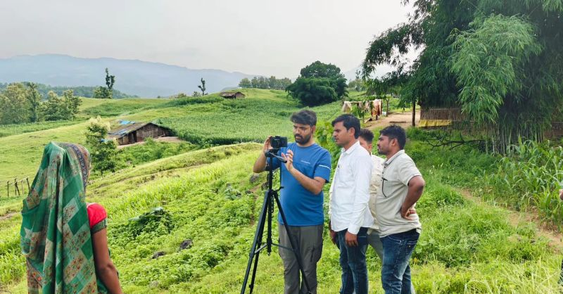 Volunteers ofAadiwasi Janjagrutifilming a local resident’s testimonial in Nandurbar district.