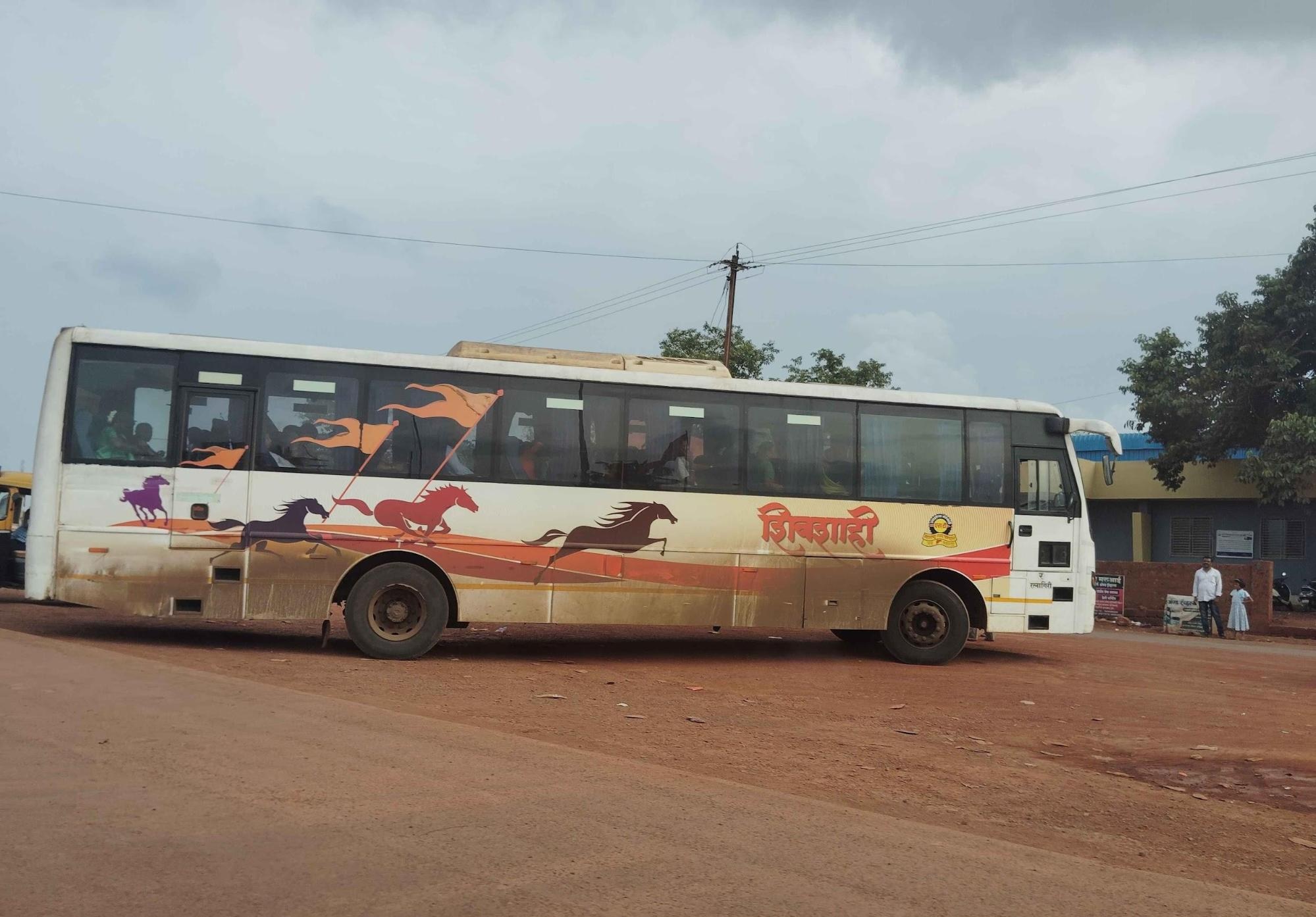 A Shivshahi air-conditioned bus at Ratnagiri bus stand.Part of MSRTC’s premium fleet, Shivshahi buses offer comfortable travel on longer intercity routes. (Source: CKA Archives)