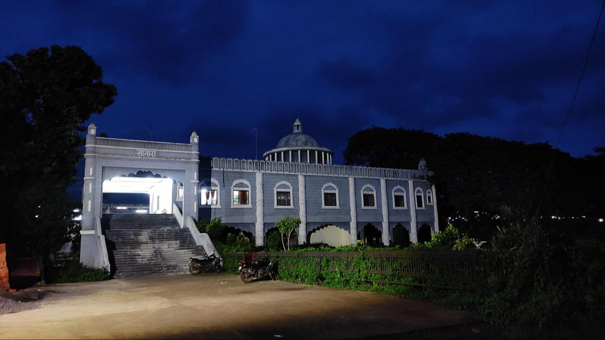 Satara Railway Station building, located on the Pune–Miraj line. (Source: CKA Archives)