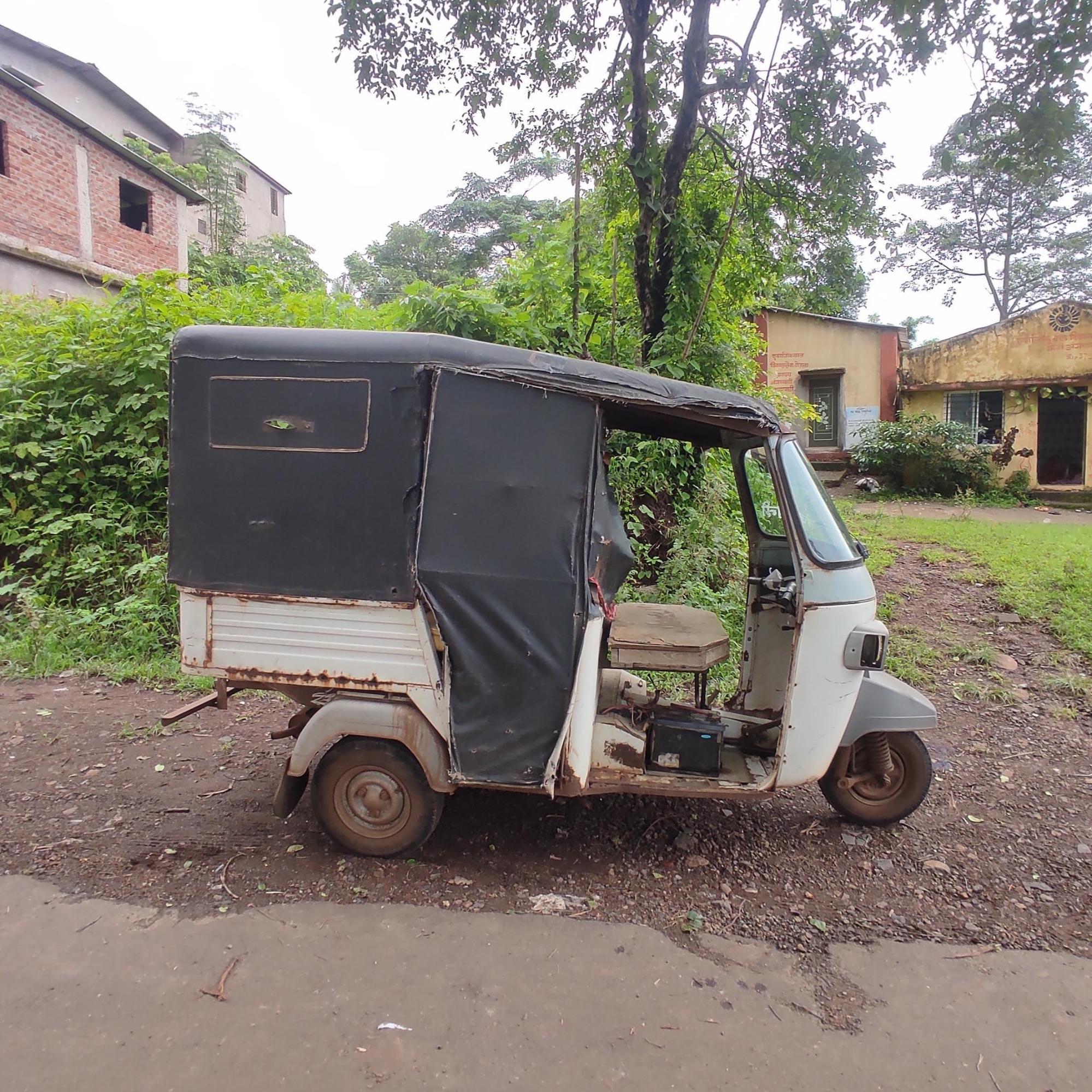 Shared jeep (‘Vadaap’) in Satara district. (Source: CKA Archives)