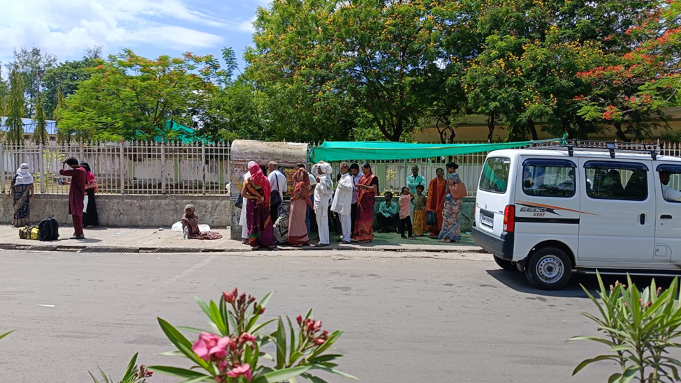 Passengers at Rang Bhavan Bus Stand, Solapur, as a shared van stands by. (Source: CKA Archives)